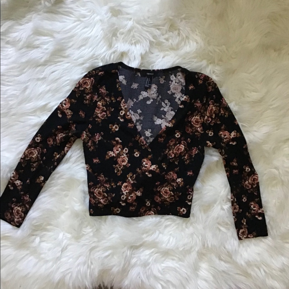 💖Black crop top perfect for fall